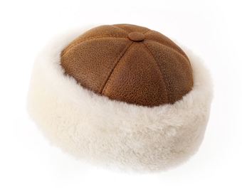 Gorro de inverno artesanal em couro preto - Unissex, em pele de carneiro.