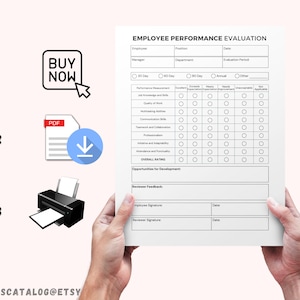 Puede incluir: Un formulario de evaluaci&oacute;n del desempe&ntilde;o de los empleados imprimible en blanco y negro con una lista de verificaci&oacute;n de las medidas de desempe&ntilde;o, que incluyen el conocimiento y las habilidades del trabajo, la calidad del trabajo, las habilidades de multitarea, las habilidades de comunicaci&oacute;n, el trabajo en equipo y la colaboraci&oacute;n, la iniciativa y la adaptabilidad, el profesionalismo, la asistencia y la puntualidad, y la calificaci&oacute;n general. El formulario incluye espacio para comentarios del evaluador, la firma del empleado y la firma del evaluador.