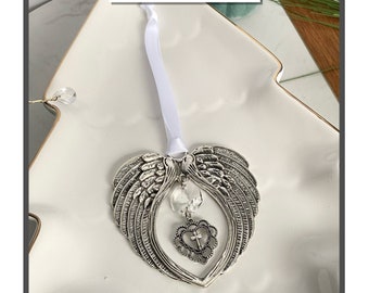 Angel Wings Ornament met klein kristal en kruis hart charme, sympathie gift, memorial gift, vakantie cadeau, metalen engel vleugels