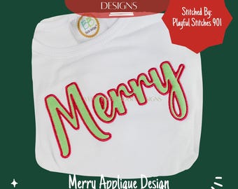 Puede incluir: Camiseta blanca con una aplicación bordada de "Merry" en verde y rojo. La aplicación está disponible en tamaños de 5 a 10 pulgadas.