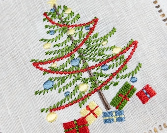 Christmas Tree Machine Embroidery Design, 4 sizes Christmas tree with presents, Christmas China complementary design
