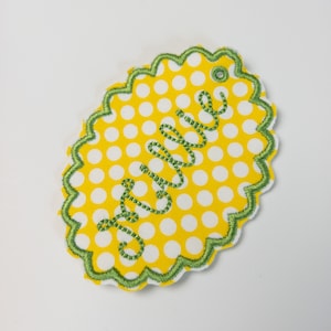 In The Hoop Scallop Oval Bag Tag or Ornament Machine Embroidery Design, Simple ITH Bag Tag, Gift Tag, 4x4, Scalloped Bag Tag