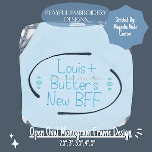 Puede incluir: Un diseño bordado en azul claro con el texto "Louis + Butter's New BFF" dentro de un marco ovalado negro. El diseño incluye el texto "Playful Embroidery Designs" y "Stitched By: Magnolia Made Custom". Las medidas son 6,35 cm, 7,62 cm, 8,89 cm, 10,16 cm y 12,7 cm.