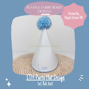 Op de afbeelding: Een witte feestmuts met blauwe stippen en een blauwe pompon bovenop. De muts is geborduurd met de naam "Liam" en de tekst "ITH Party Hat Design 5x7, 8x8, 8x12".
