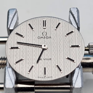 Reloj Omega De Ville vintage para mujer, fabricado en Suiza, con movimiento, raro, década de 1970, funciona para repuestos.