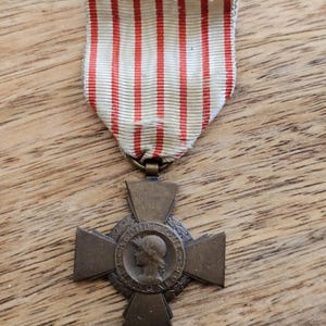 Original  WW1 French Military Medal Award During the first World War.