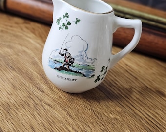 Jarra de leche/cremera de porcelana irlandesa vintage con forma de trébol, cerámica Carrigaline, hecha a mano en corcho en Irlanda.