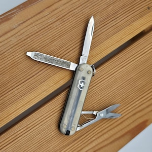 Victorinox Classic SD 58mm  Swiss Army Tool