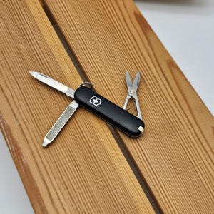 Victorinox Classic SD 58mm  Swiss Army Tool