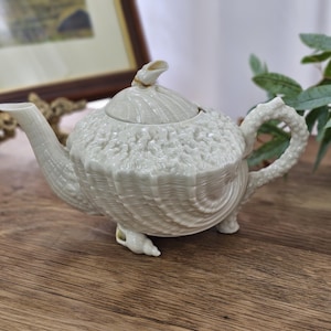 Vintage Belleek Neptunus eller Nautilus Tekanna Irländsk Parian Porslin Samlarpresent från Irland