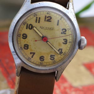Orologio militare da campo di fabbricazione svizzera Richard, risalente alla seconda guerra mondiale, degli anni &#39;40, raro orologio svizzero a carica meccanica