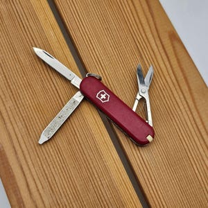 Victorinox Classic SD 58mm  Swiss Army Tool