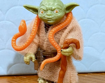Vintage 1980 Star Wars Yoda Kenner Action Figure complete with robe, cane & snake