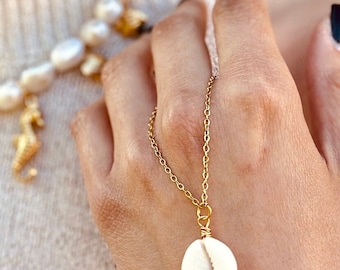 Shell hand chain