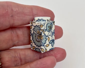 Petit pot de gingembre miniature de style Ming (bleu et blanc) grand carré