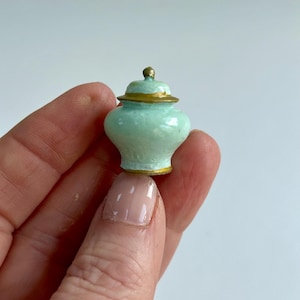 Tarro de jengibre en miniatura en jade