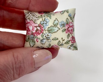Miniatuur bloemenkussen