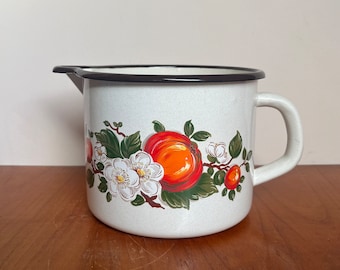 Ländlicher Charme: Emaille Milchtopf mit Apfel-Motiv - Art. 752