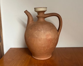 Terracotta Kanne/Gefäß mit Hellem Rand – Rustikaler Charme für Ihr Zuhause - Art. 640