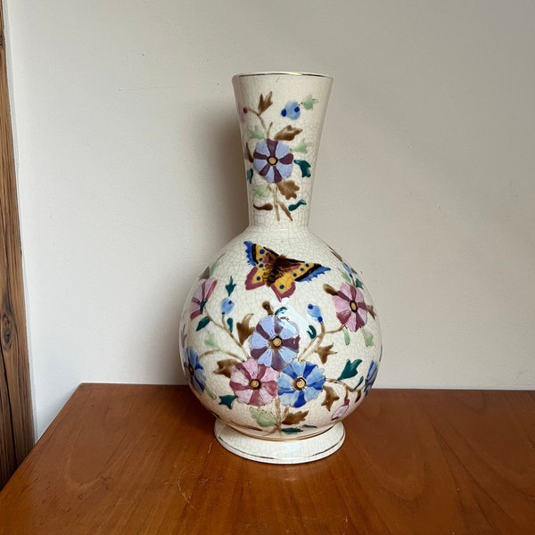 Hübsche Craquelé-Vase mit buntem Schmetterlings- und Blumenmotiv und goldenen Ringen - Art. 624