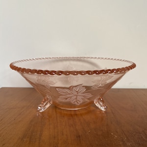 Art. 323 - Vintage fruit bowl with feet - Rosalin glass - serving bowl - bowl - vine leaf cut