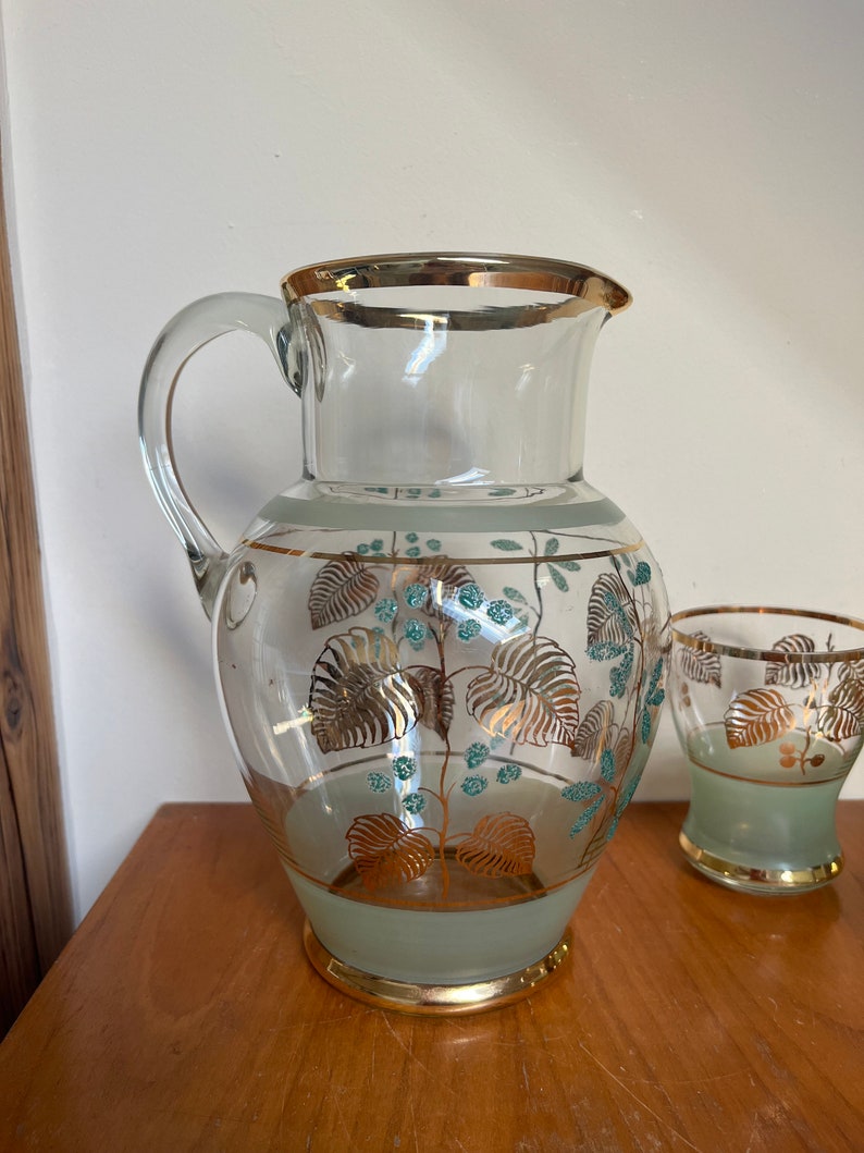 Jarra de agua y 5 tazas en un juego vaso de leche verde con diseño de hojas doradas y anillos Art. 716 imagen 4
