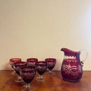 Art. 1346 - Vintage Bleikristall Set Rubinrot Karaffe mit 5 Gläsern Böhmisches Überfangglas handgeschliffen Sternenschliff