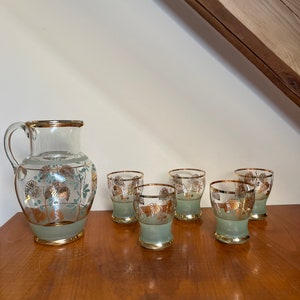 Wasserkrug und 5 Becher im Set Grünes Milchglas mit goldenem Blätter-Muster und Ringen Art. 716 Bild 7