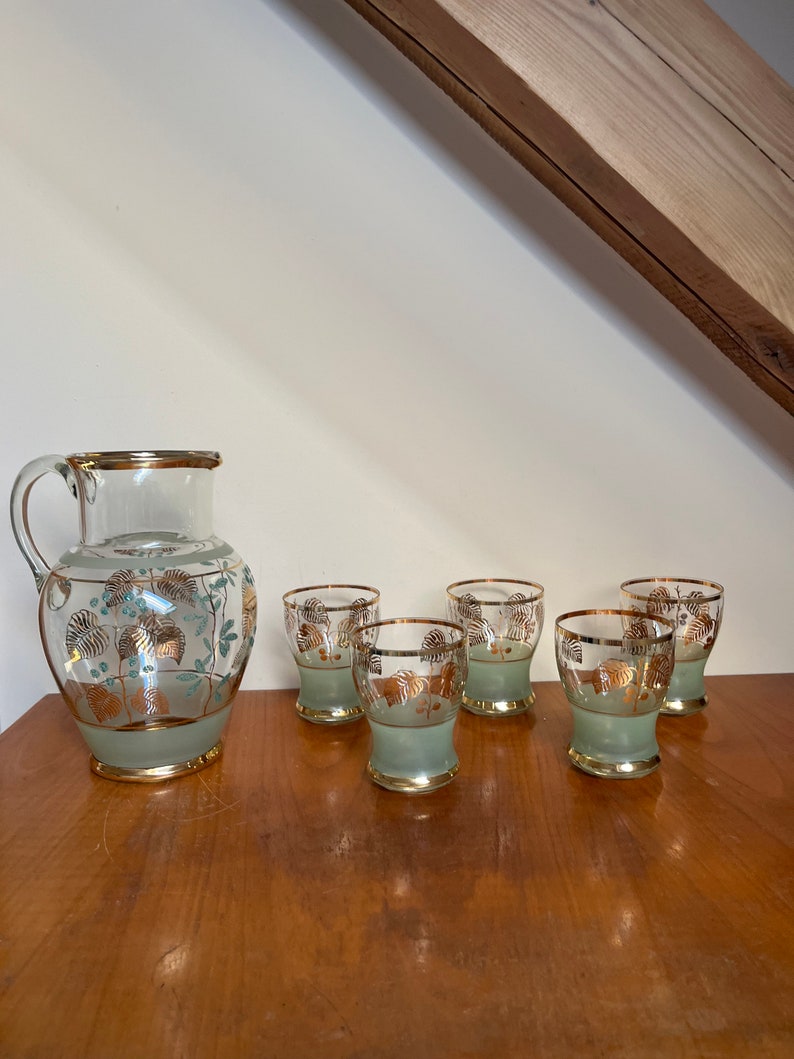 Jarra de agua y 5 tazas en un juego vaso de leche verde con diseño de hojas doradas y anillos Art. 716 imagen 7