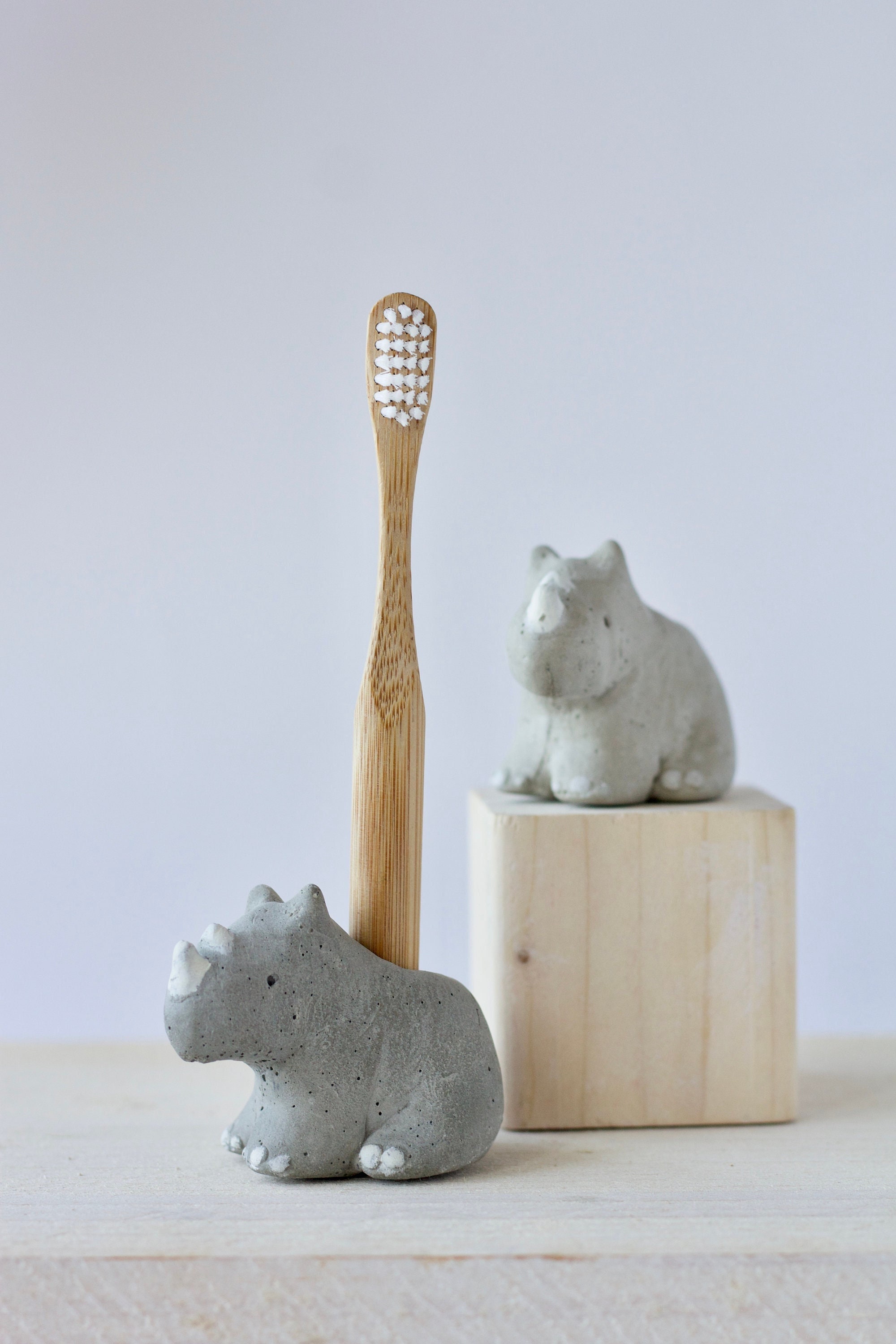 Toothbrush holder rhinoceros | Toothbrush cup concrete