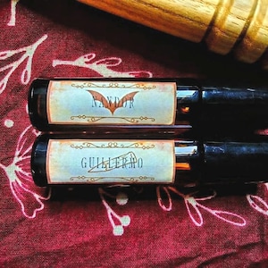 Roll-ons de perfume inspirados en los personajes de What We Do In The Shadows / WWDITS