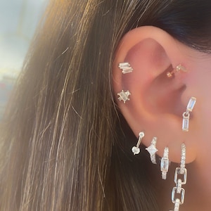 Minimalist Huggie Hoops,small hoop earrings,dainty hoops,silver hoops,huggie hoop earrings,Dainty Baguette Huggie Earrings,gift for her