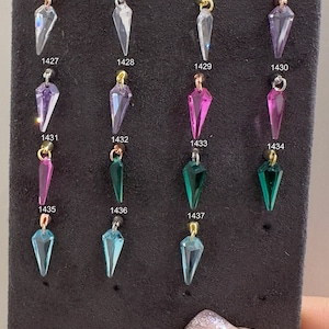 Pendelkristallpiercing, Dold helixpiercing, Skruva fast, Örnstiftspiercing genom att vrida, Traguspiercing, Helixpiercing, Flytande gängad berlock