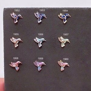 Vogel piercing, zoemende vogel piercing, zoemende vogel oorbel, emaille vogel, emaille kolibrie, Helix piercing, schroef terug, kleine vogel emaille studs