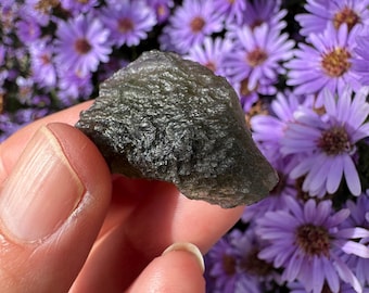 AAA 原石モルダバイト - 博物館の展示品 - Etsy 日本