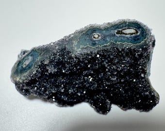 Clúster de cristales con forma de ojo de estalactita de amatista de la galaxia negra