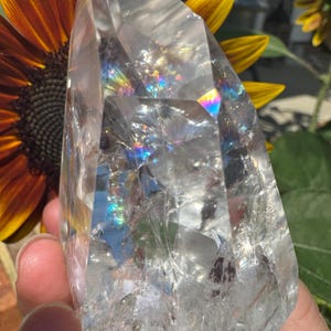 Torre di cristallo di quarzo ultra trasparente di grado AAA / Quarzo lemuriano con inclusioni arcobaleno e argento / Maestro guaritore per l'equilibrio dei chakra / Bacchetta di cristallo