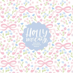 Könnte beinhalten: Ein sich wiederholendes Muster mit rosa Schleifen, Bändern und kleinen rosa und blauen Blumen auf weißem Grund. Das Design enthält den Text "Holly mccaig" in einer hellblauen, wellenförmigen Form.