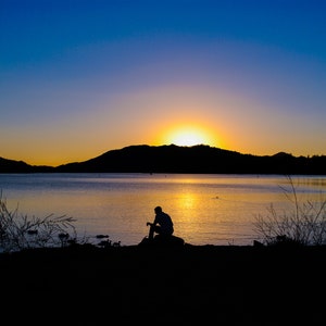 A relaxed day by the lake