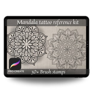Pode incluir: A tela de um tablet digital mostra dois desenhos de mandalas em preto e branco. O texto "Mandala tattoo reference kit" e "30+ Brush stamps" é visível na tela. O ícone do aplicativo Procreate está no canto inferior esquerdo.