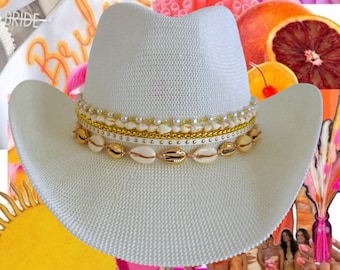 Weiß Küsten Cowgirl Kauri Muschel Personalisierte Jeweled Hut Insel Luxe Braut, um Hut zu sein Glamouröser Strand-Ferien-Resort Abnutzung Bachelorette