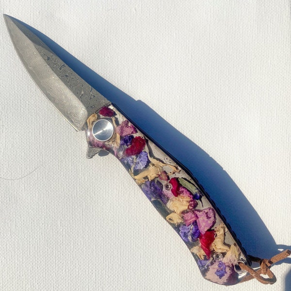 Funeral Flower Keepsake Damascus Blade Knife | Epoxy Memorial Flower Keepsake | Memorial Pocket knife for men | keepsake pocket knife