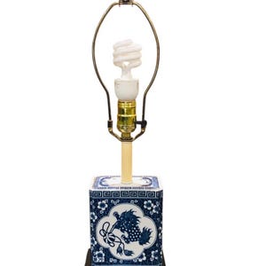 Vintage Chinoiserie Blue & White Dragon Porcelain Table Lamp - Asian Inspired Accent Light, Elegant Home Decor