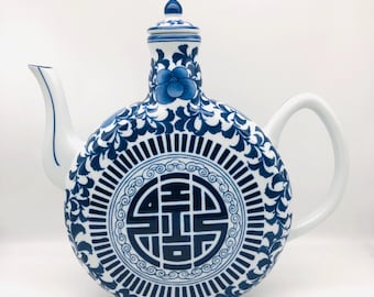 Antyczny niebiesko-biały czajniczek Chinoiserie: porcelanowy dzbanek Bombay Company