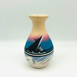 Vintage Navajo Hand-Painted & Engraved Navajo Pottery Vase, Southwest Elegance, signed