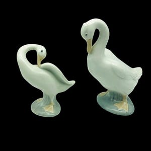 Vintage LLADRO Ducks, Retired figurines, Little Ducks, 4553, 1970-2002, Preening Duck, Vintage Nao by lladro duck