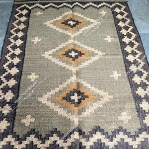 手織りウールジュートキリムラグ：ボヘミアンスタイルのインド風インテリア