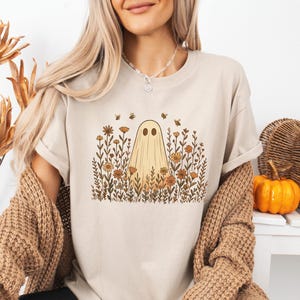 Ghost in Wildflowers Cute T-shirt Spooky Fall Aesthetic Halloween Floral T-shirt, October Graphic,Ghost Flowers T-shirt,Floral Ghost T-shirt