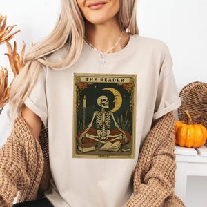 The Reader Tarot Card T-Shirt, Vintage Tarot Shirt, Gothic Witchy Graphic Tee, Occult Aesthetic, Mystical Spiritual Tee, Witchcore Outfit