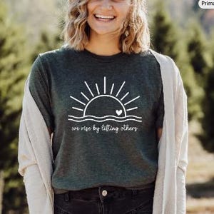 We Rise By Lifting Others T-Shirt, Be Kind,Choose Kindness,Inspirational Positive Motivational Outfits Bild 6
